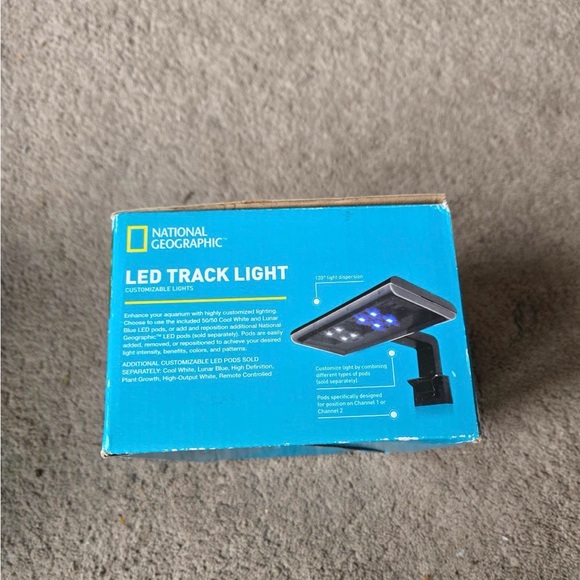 National Geographic LED Aquarium Track Light 8.5" W x 6" H x 4.2" D - Picture 2 of 3